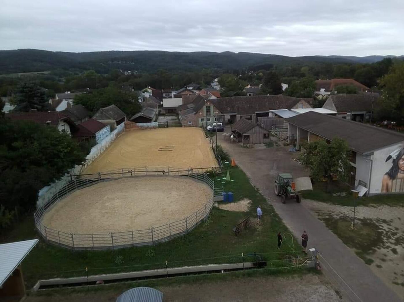 Luftaufnahme der Reitanlage